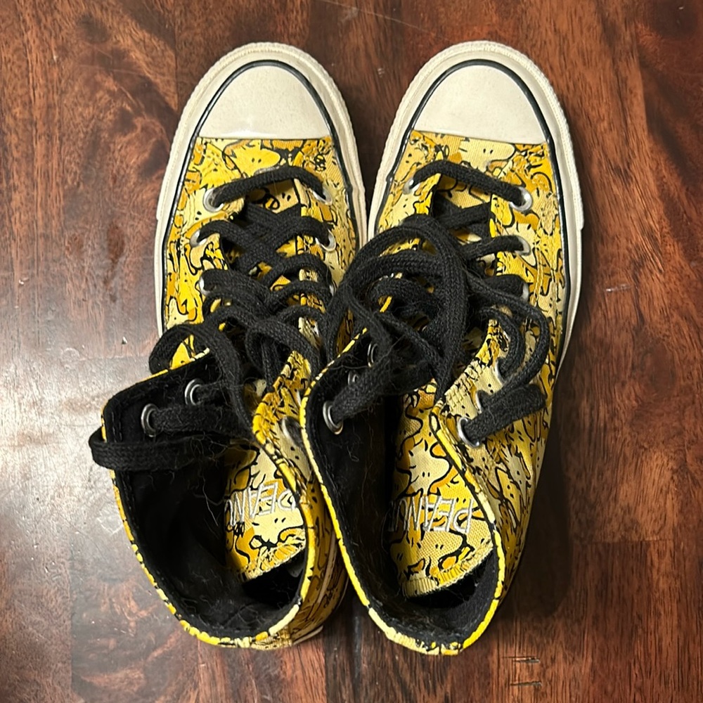 Converse peanuts high tops